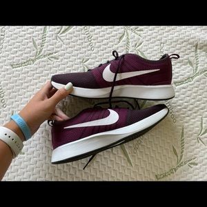 Brand New women’s size 8 Nike Dualtone Racer